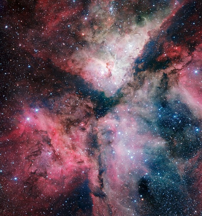 800px-The_spectacular_star-forming_Carina_Nebula_imaged_by_the_VLT_Survey_Telescope.jpg